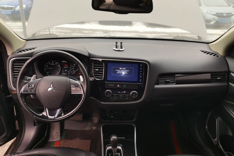 Used Mitsubishi Outlander 2018 2.4L 4x4 Luxury Edition 7-Seater