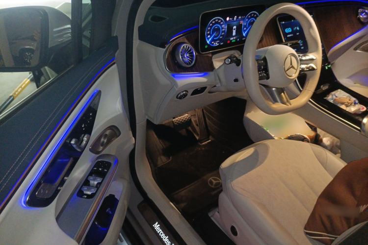 Used Mercedes-Benz EQE SUV 2023 350 4MATIC Luxury Edition Driver Seat