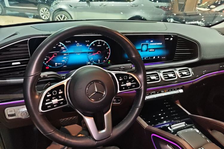 Used Mercedes-Benz GLE 2023 GLE 350 4MATIC Stylish Model Center Console