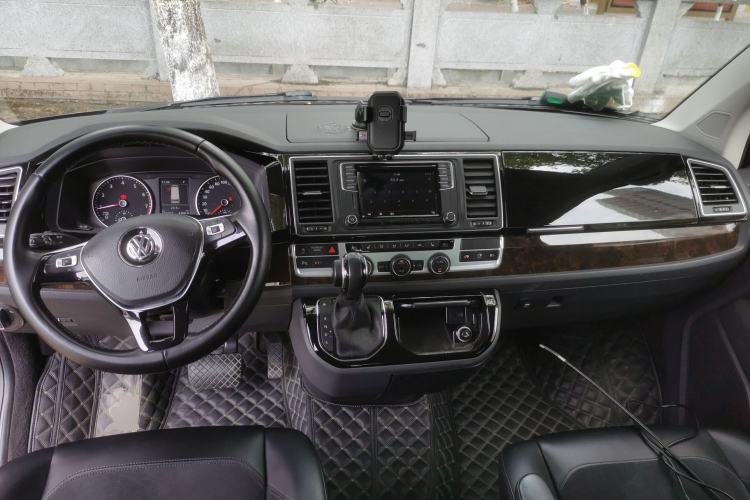 Used Volkswagen Multivan 2018 2.0 TSI Two-Wheel-Drive Luxury Edition 7 Seats Center Console