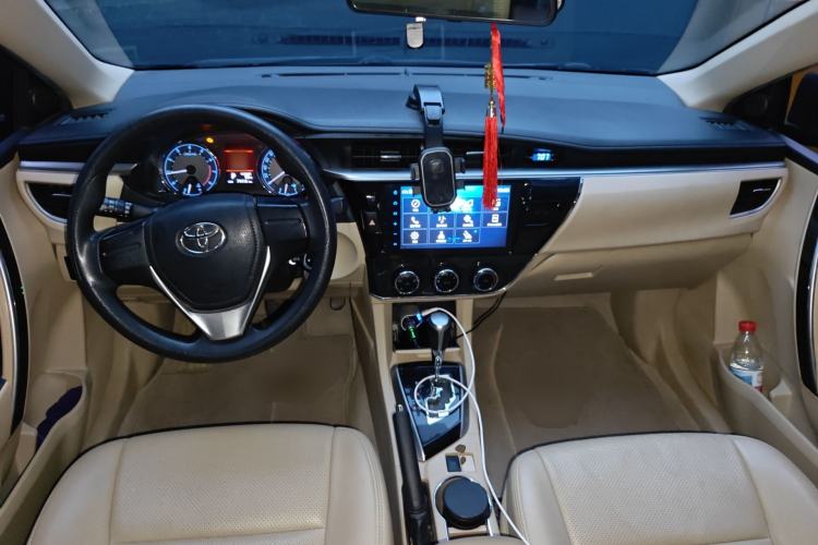 Used Toyota Corolla 2014 1.6L CVT GL-i Center Console