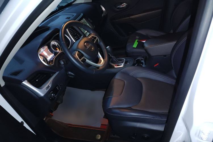 Used Jeep Cherokee 2020 2.0L Two-Wheel Drive Classic Sports Edition