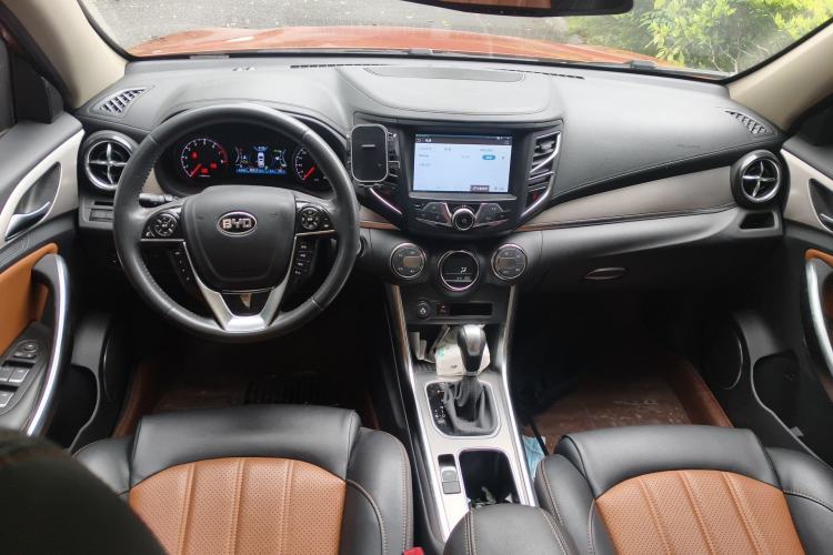 Used BYD Song 2016 2.0TID Automatic Prestige Edition Center Console