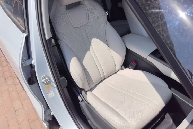 Used BYD Yuan UP 2025 Intelligent Driving Version 401 KM Dynamic Edition Right Front Seat