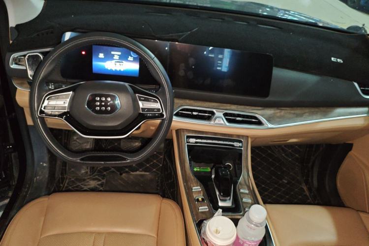 Used Landian E5 2023 1.5L DE-i 100KM Comfort Edition 7-Seater Center Console