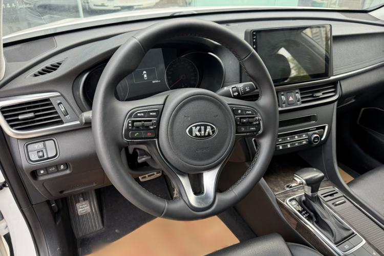 Used Kia K5 2016 2.0L Automatic LUX
