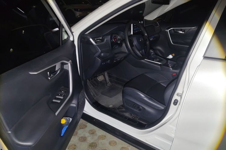 Used Toyota Wildlander 2020 2.0L CVT 4x4 Luxury Edition
