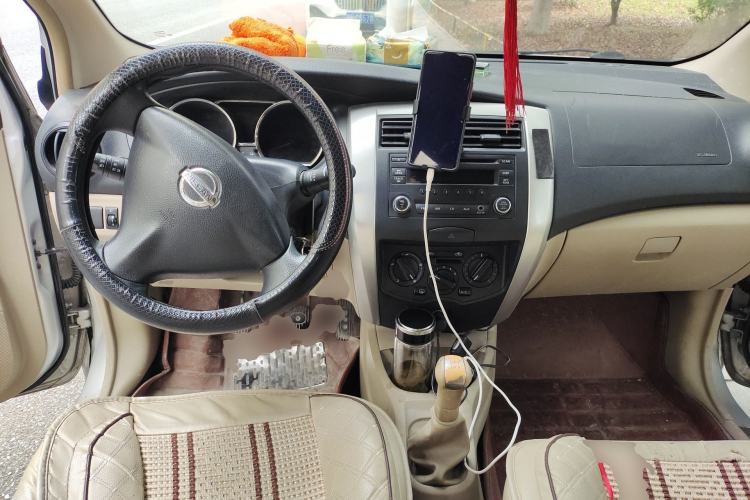 Used Nissan Livina 2013 1.6XE Manual Comfort Edition Center Console