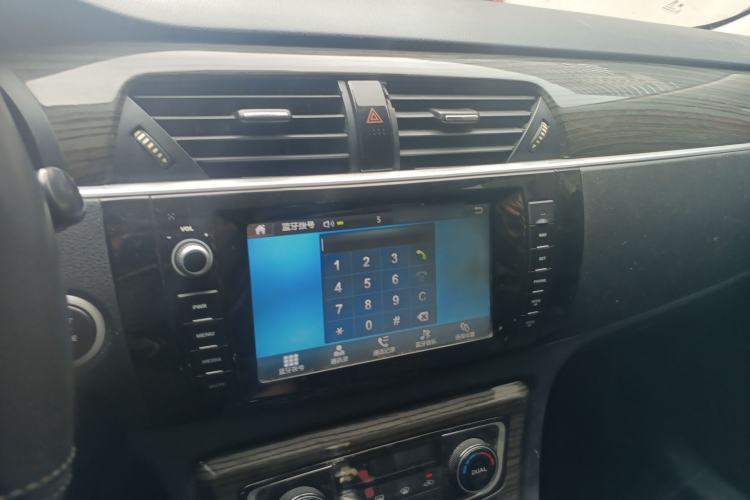 Used Zotye T600 2015 1.5T Manual Luxury Model Center Console