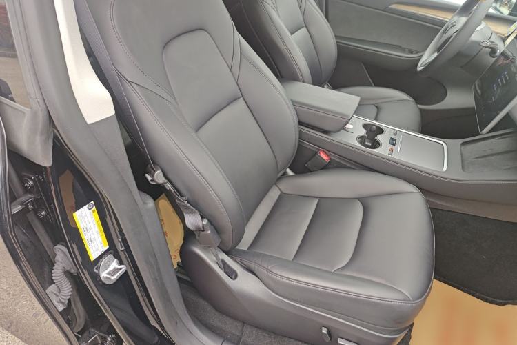 Used Tesla Model Y 2023 Rear-Wheel-Drive Version Right Front Seat