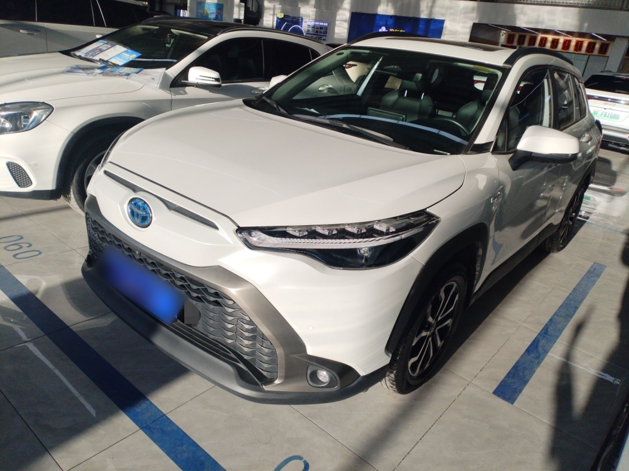 Под передней частью автомобиля