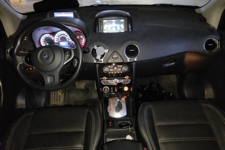 Used Renault Koleos 2013 2.5L 4x4 Comfort Edition Center Console