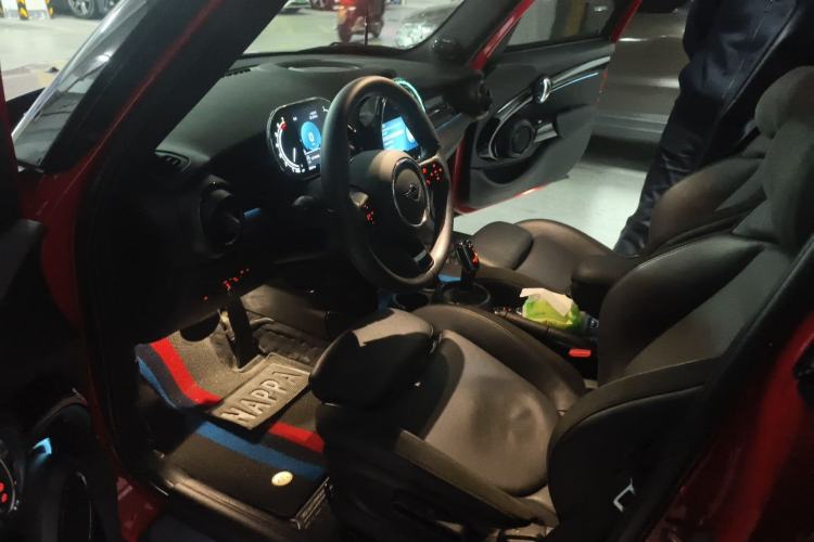 Used MINI 2023 Facelift 2.0T COOPER S Artist Five-Door Edition Driver Seat