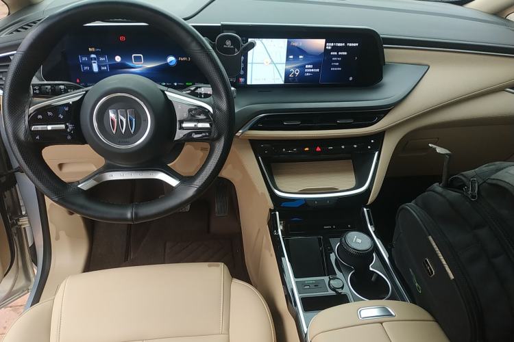 Used Buick GL8 New Energy 2025 Lu Shang Smart Enjoyment Edition 7-Seater Center Console