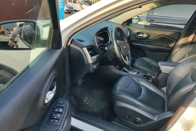 Used Jeep Cherokee 2017 2.0L Superior Edition