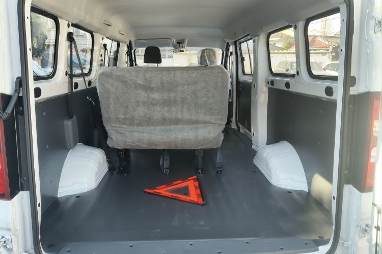 Used Wuling Yangguang 2024 300KM Comfort Version Passenger Van 75kW