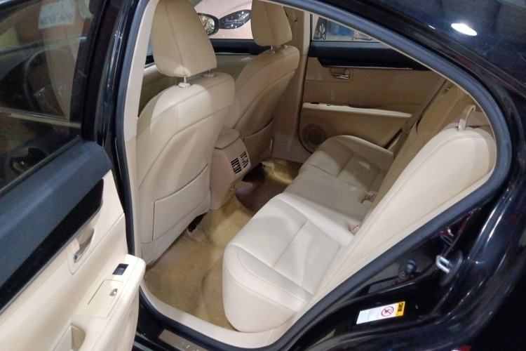 Used Lexus ES 2013 300h Elite Edition