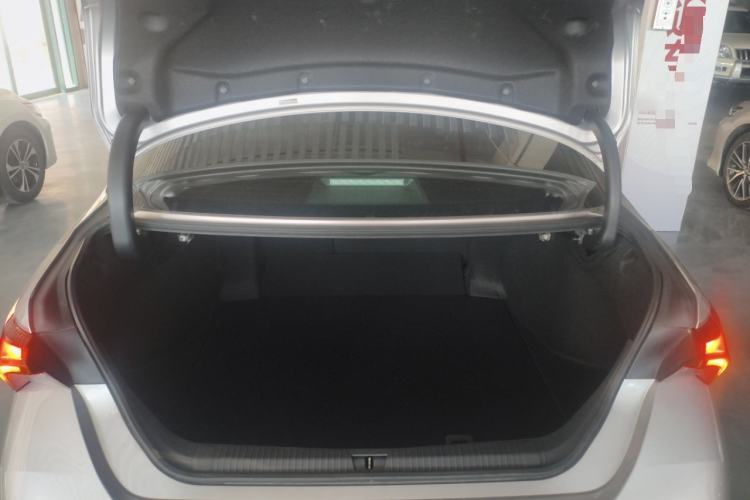 Used Toyota Avalon 2019 2.0L Luxury Edition China VI Standard Trunk