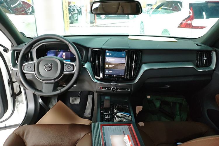 Used Volvo XC60 2024 B5 4x4 Smart Luxury Edition