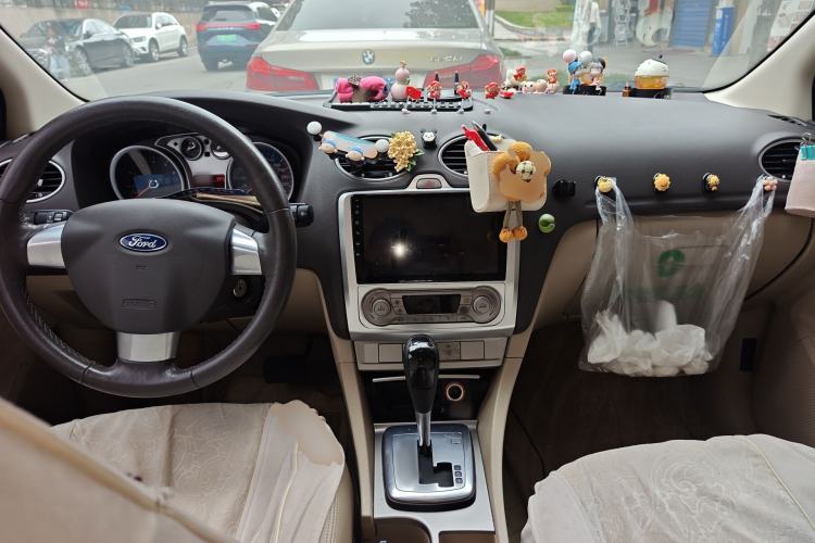 Used Ford Focus 2013 Hatchback Classic 1.8L Automatic Fashion Edition Center Console