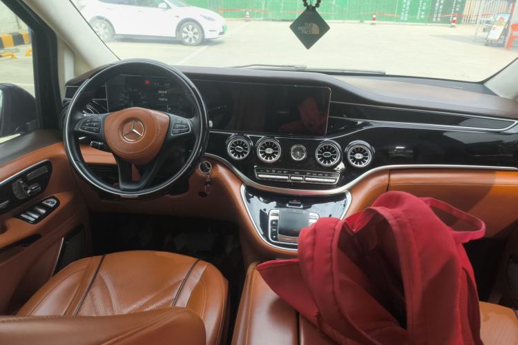 Used Mercedes-Benz Vito 2023 2.0T Elite Version 7 Seats
