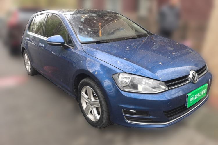 Used Volkswagen Golf 2014 1.4TSI Automatic Luxury Model Front Right 45 Deg