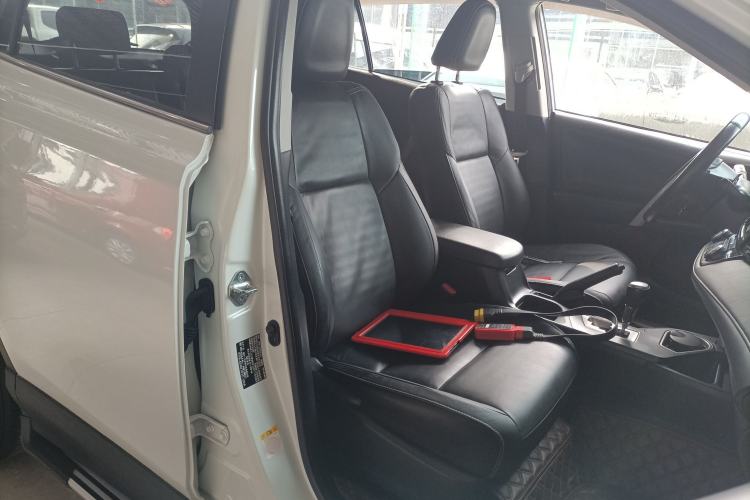 Used Toyota RAV4 2016 2.5L Automatic 4x4 Elite Edition
