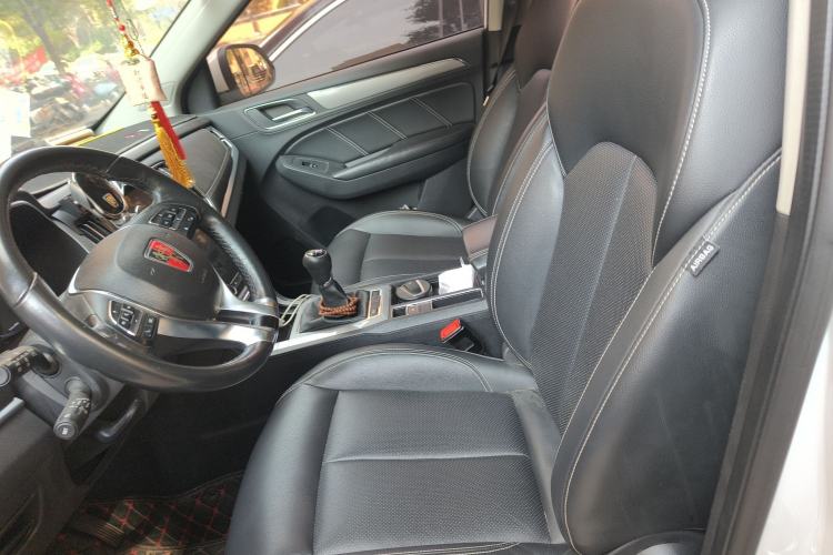 Used Roewe RX5 2018 20T Two-Wheel Drive Manual Internet Smart Edition