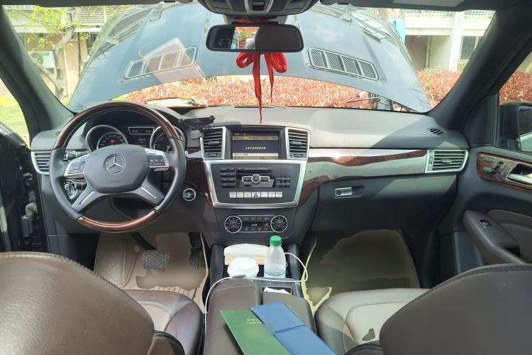 Used Mercedes-Benz M-Class 2012 ML 350 Luxury Edition Center Console