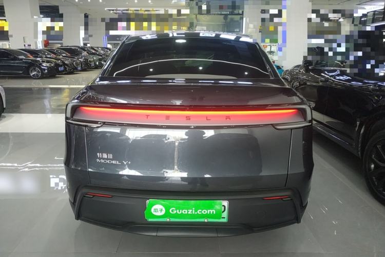 Used Tesla Model Y 2025 Long-Range All-Wheel-Drive Version
