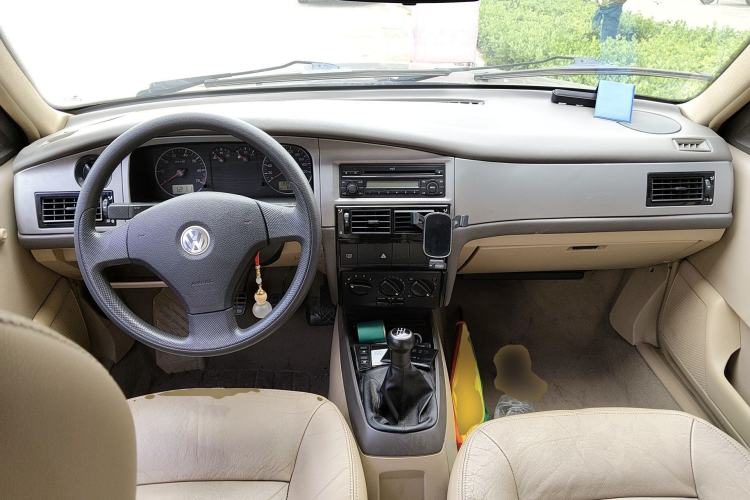 Used Volkswagen Santana Vista 2008 1.8L Manual Sishang Model Center Console