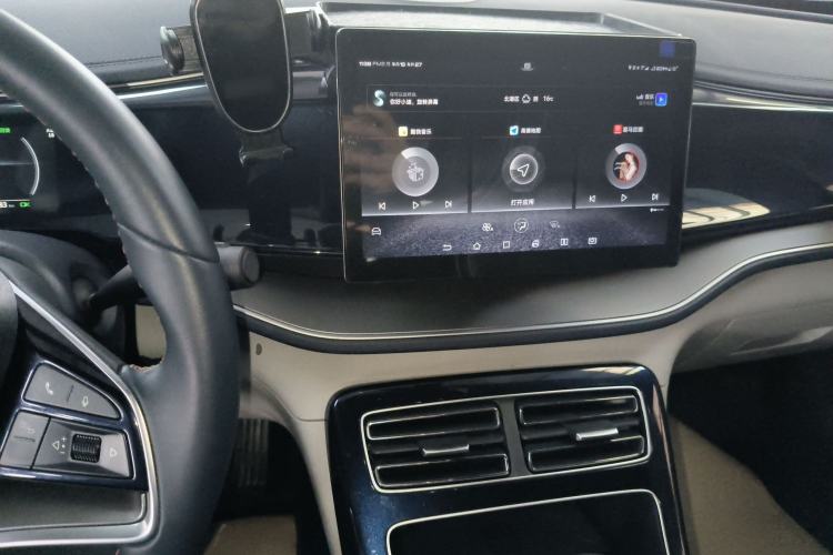 Used BYD Qin PLUS 2021 EV 400KM Luxury Model Center Console