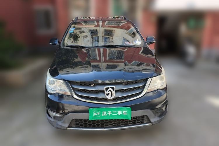 Used Baojun 730 2014 1.5L manual Comfort version 7 seats Front