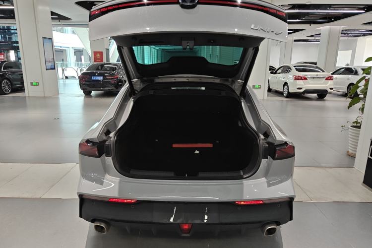 Used CHANGAN UNI-V 2022 1.5T Prestige Version
