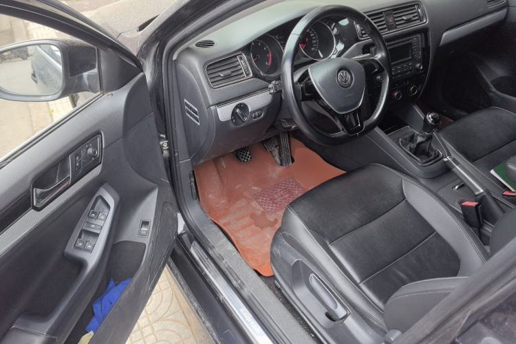 Used Volkswagen Sagitar 2015 1.6L Manual Comfort Model