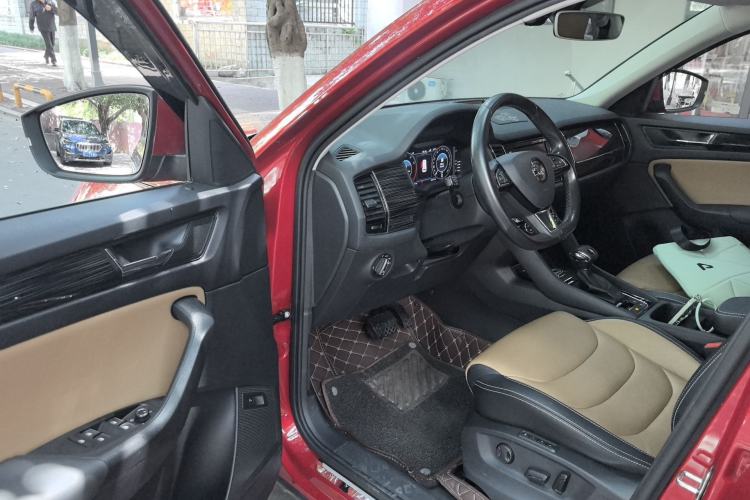 Used Skoda Kodiaq GT 2019 TSI380 4x4 Luxury Edition China VI Standard Driver Seat