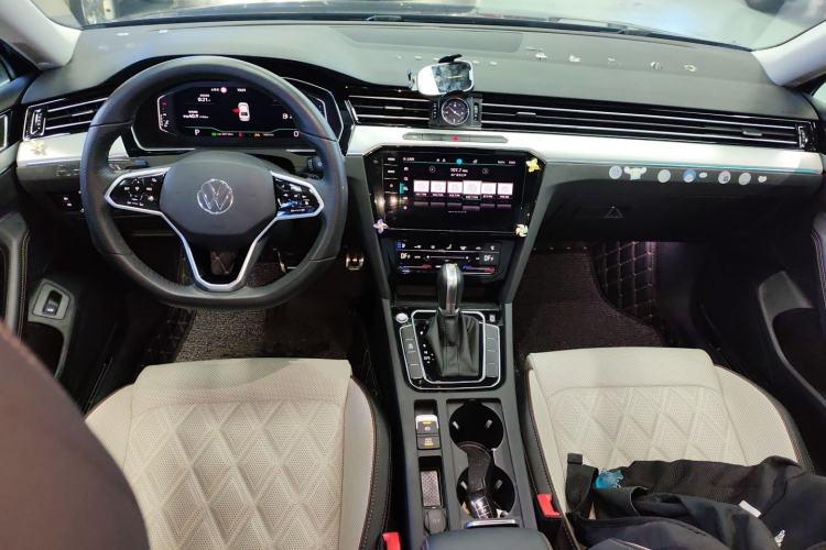 Used Volkswagen Magotan 2023 2 Million Units Commemorative Edition 330TSI DSG Luxury Version Center Console