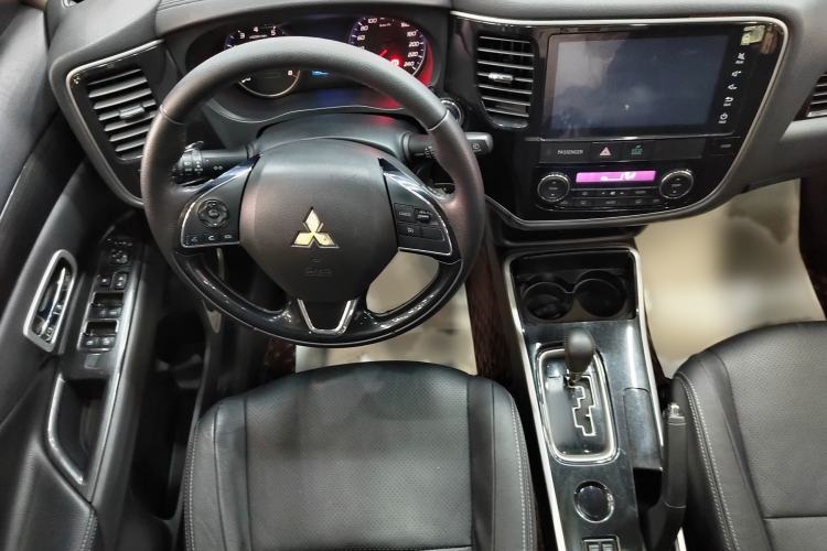 Used Mitsubishi Outlander 2017 2.0L Two-Wheel Drive Glory Edition 5 Seats