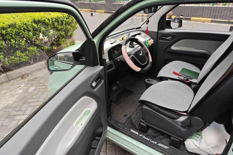 Used Wuling Hongguang MINIEV 2022 Macaron Fashion Model Lithium Iron Phosphate Driver Seat