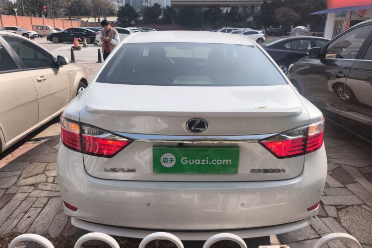 Used Lexus ES 2014 300h Elite Edition