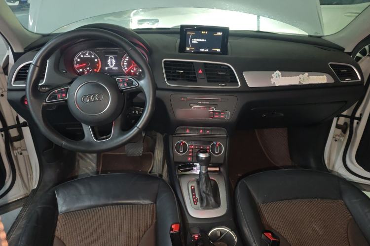 Used Audi Q3 2018 30th Anniversary Edition 30 TFSI Fashion Model Center Console