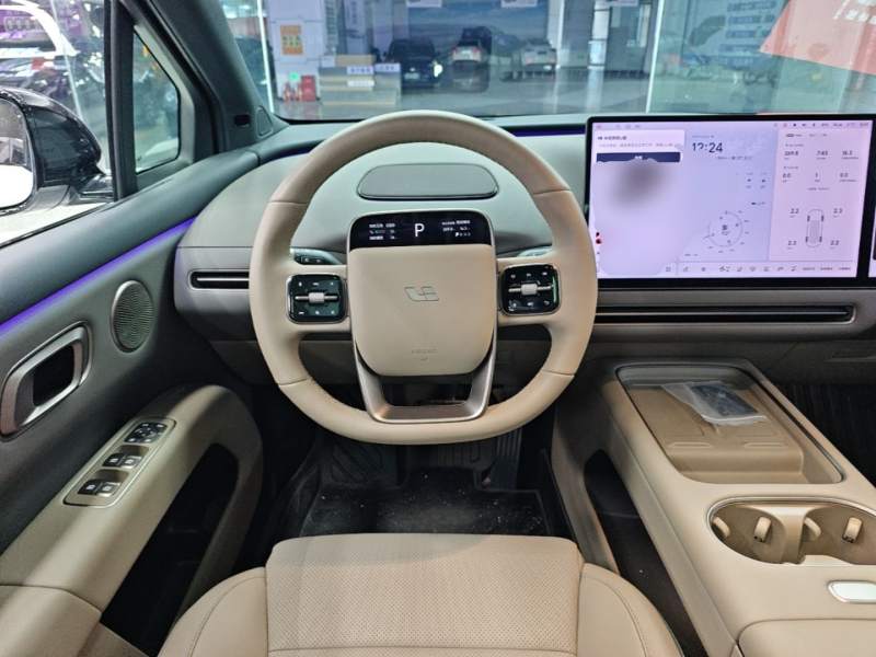 Used Li Auto i6 2025 Model Two-Wheel-Drive Standard Type — 10
