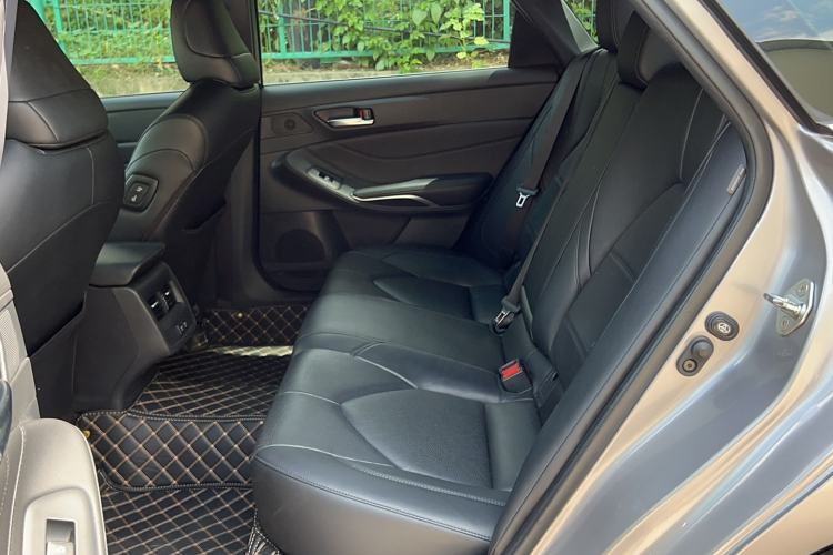 Used Toyota Avalon 2019 2.0L Luxury Edition China VI Standard Interior 3