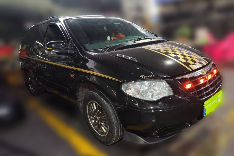 Used Chrysler Grand Voyager 2007 3.3L Business Edition Front Right 45 Deg