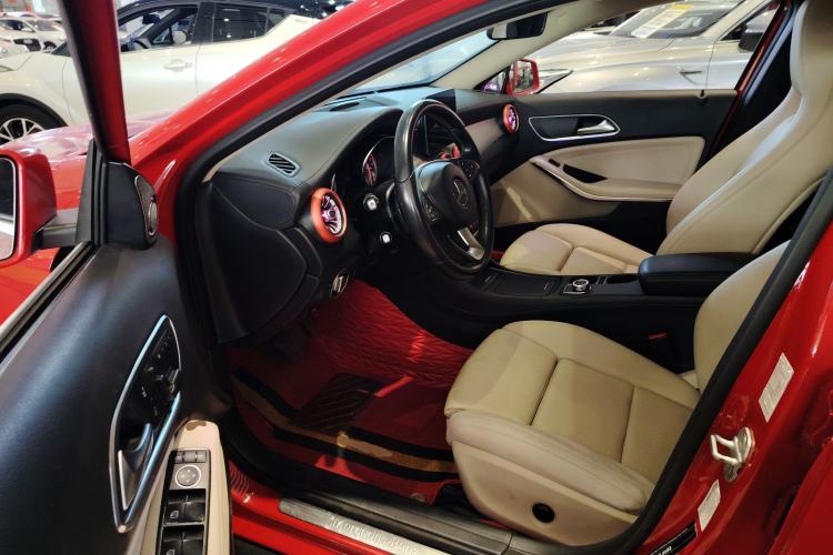 Used Mercedes-Benz GLA 2016 GLA 220 4MATIC Fashion Edition Driver Seat