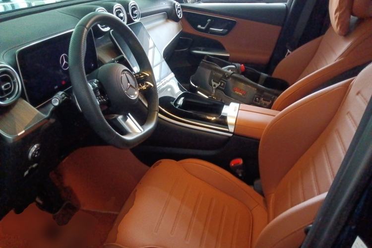 Used Mercedes-Benz GLC 2024 Refreshed GLC 300 L 4MATIC Dynamic Version 5 Seats Left Front Seat