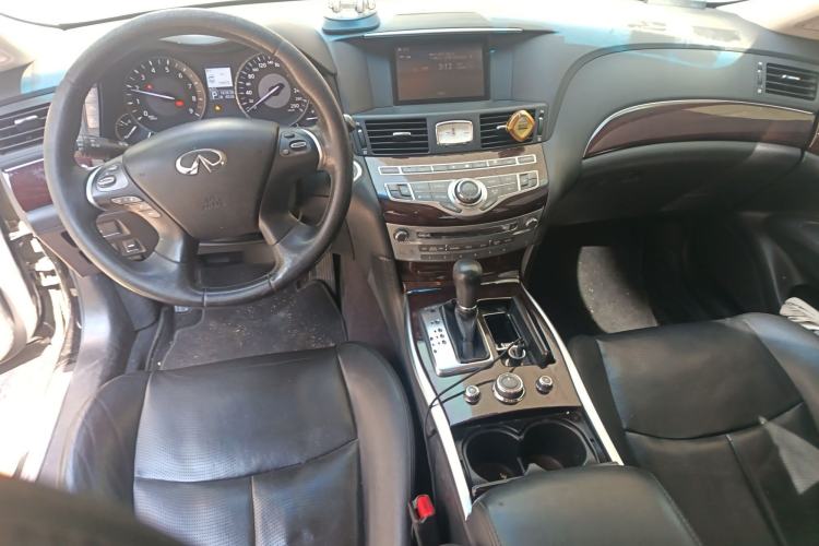 Used Infiniti M Series 2012 M25L Comfort Edition Center Console