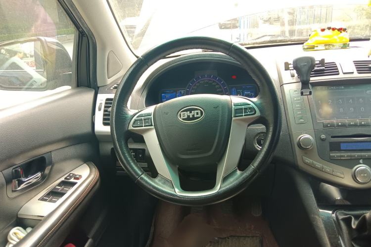 Used BYD S6 2013 Platinum Edition 2.0L Manual Luxury Model
