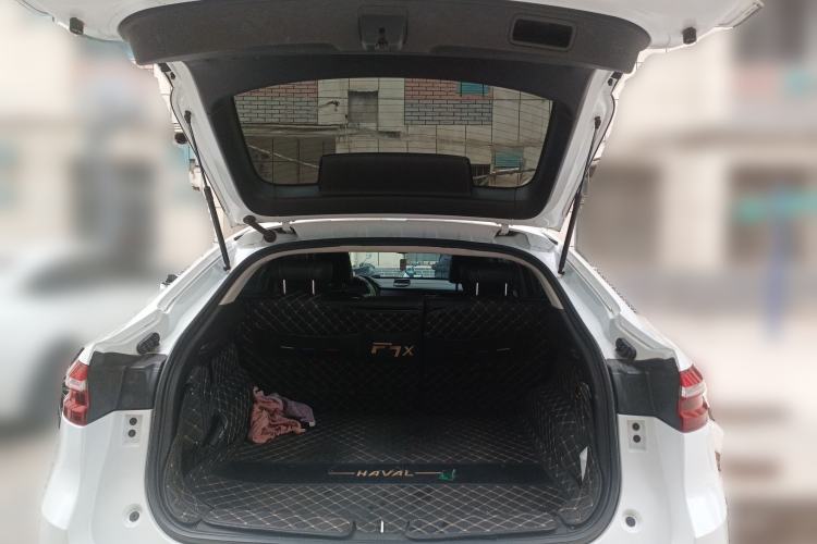 Used Haval F7x 2021 2.0T All-Wheel-Drive Intelligent Performance Version Trunk