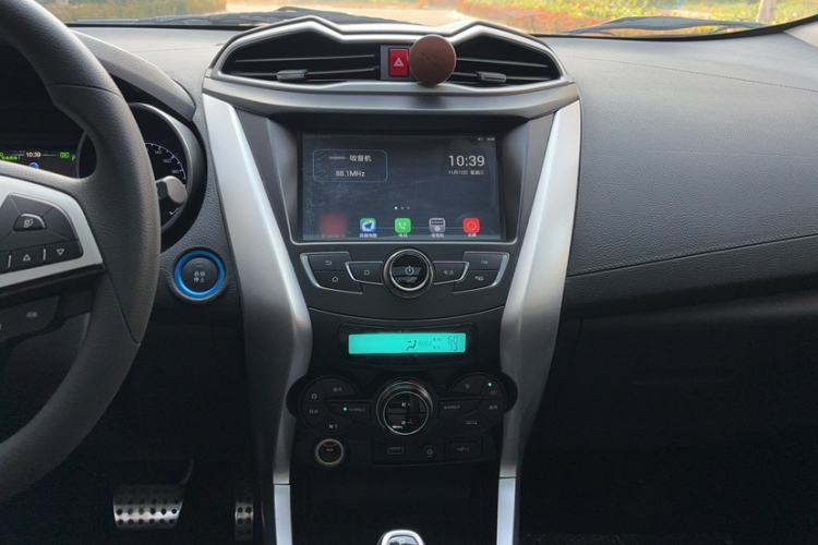 Used BYD Yuan New Energy 2018 EV360 Smart Connected Cool Model Audio And AC Panel